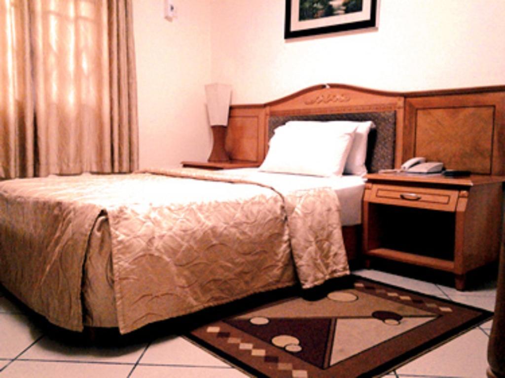 Sunset Hotel Kumasi Pokoj fotografie